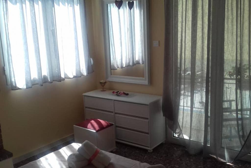 Paris House 1 Apartment Patras Bagian luar foto